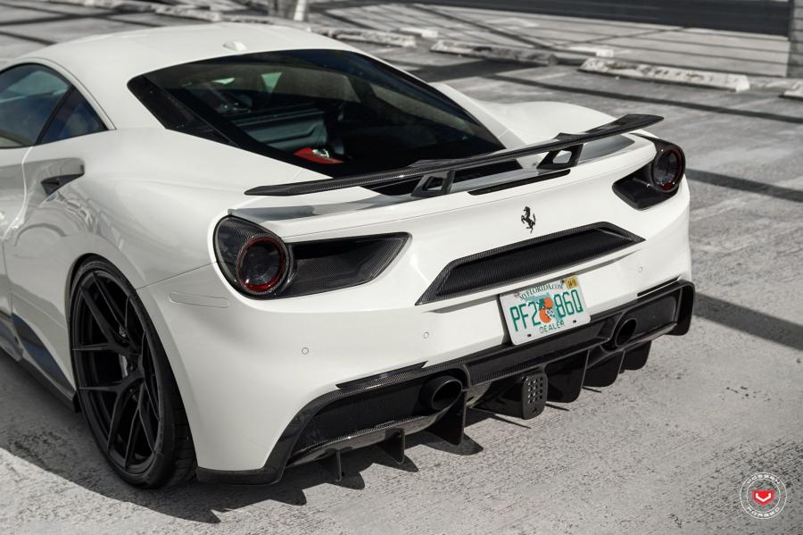 Детали экстерьера Ferrari 488 GTB on Vossen Wheels (S21-01) 2019 года  (фото 48 из 52)